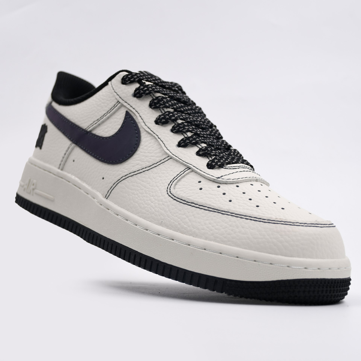 کفش کتانی نایک ایر فورس سفید مشکی Air Force 1 Low Sneakers