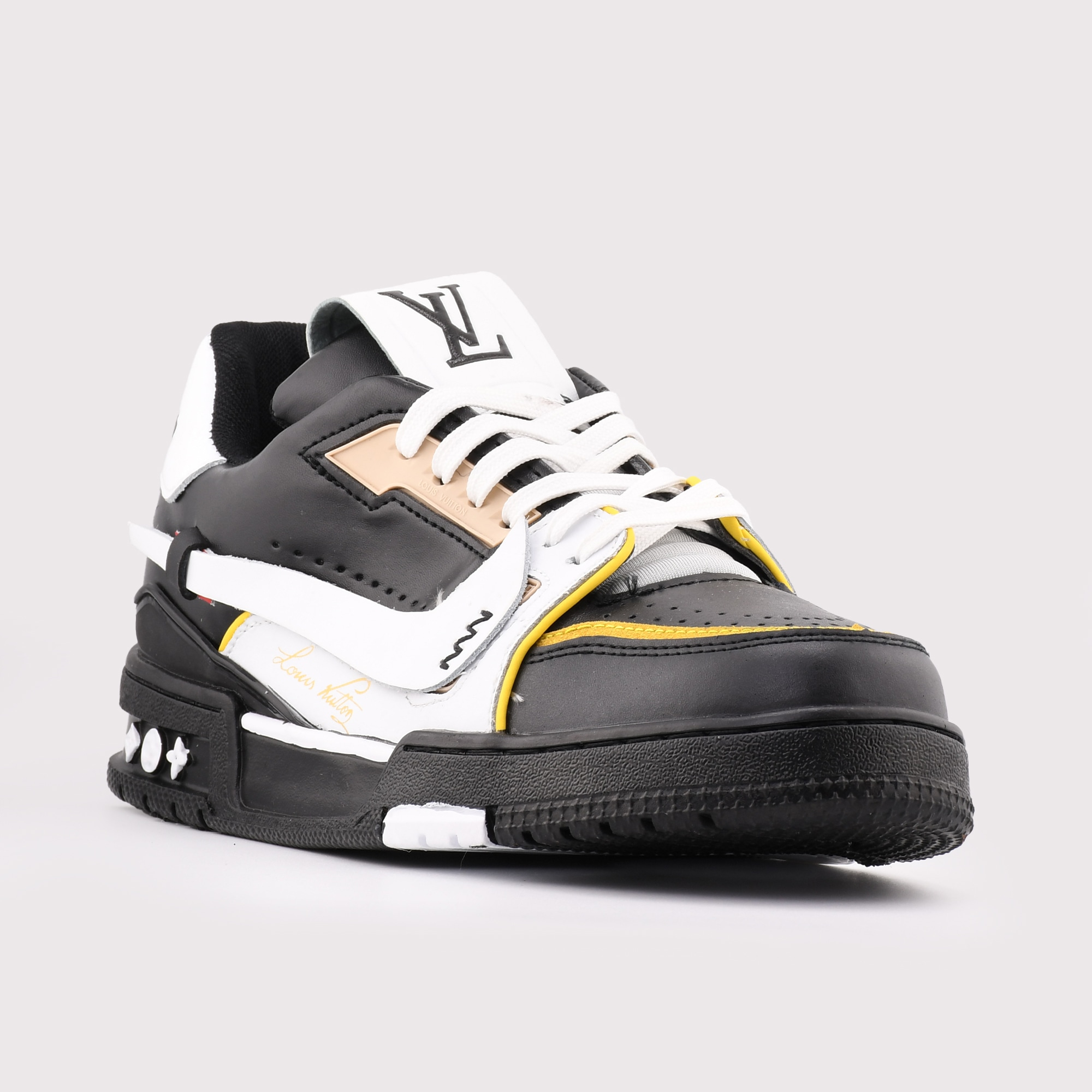 کفش اسنیکر لویی ویتون مدل LV Skate رنگ مشکی و سفید