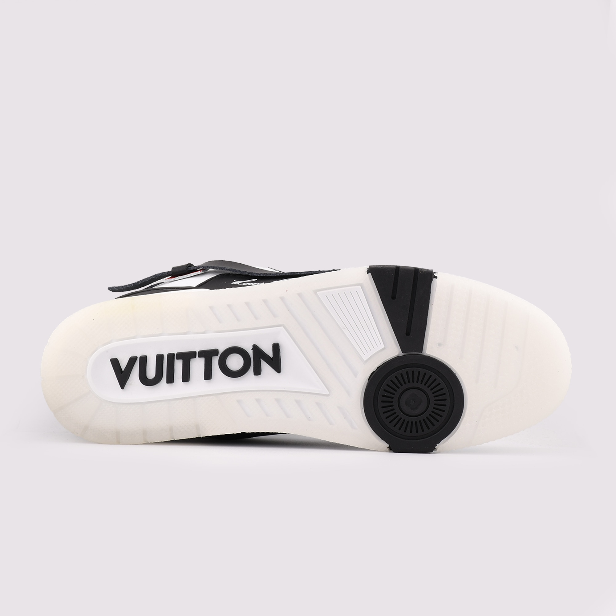 اسنیکر لویی ویتون مدل LV Trainer - ترکیب رنگ مشکی و سفید