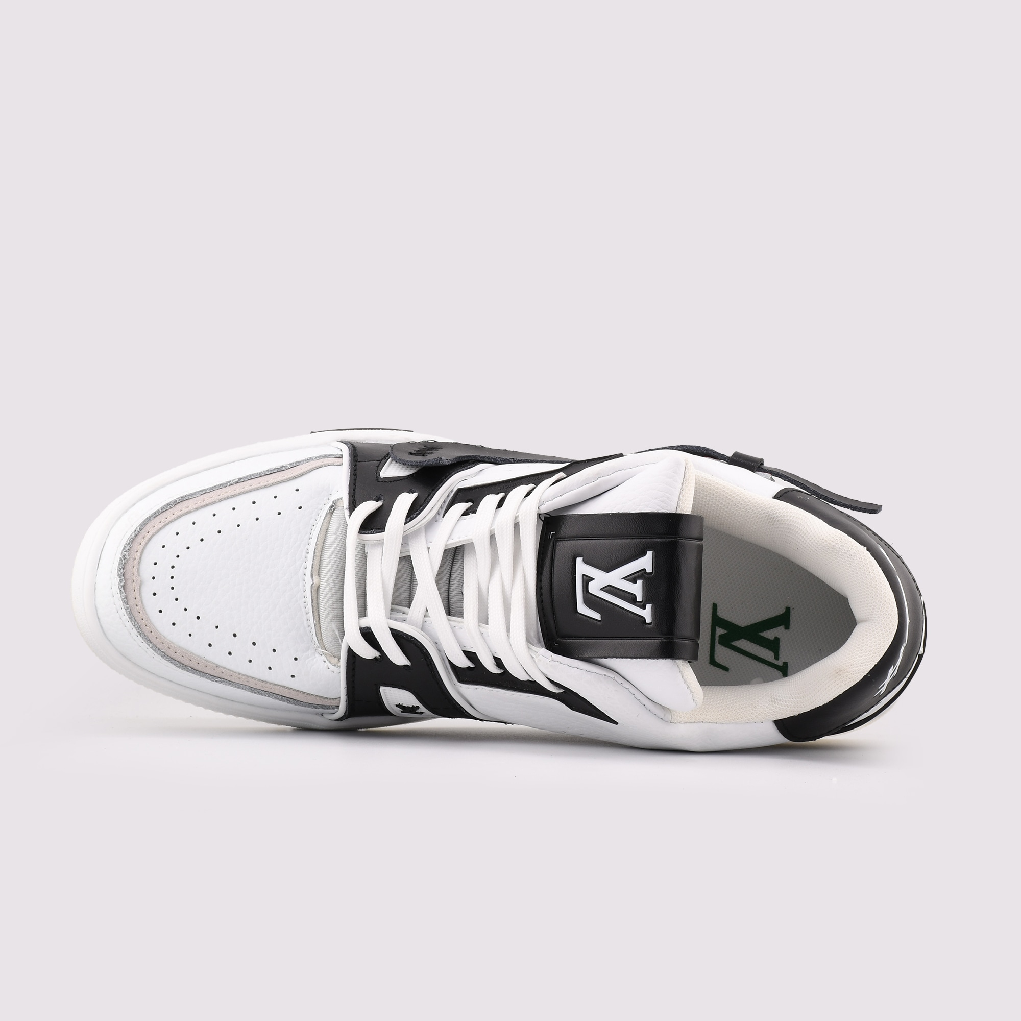 اسنیکر لویی ویتون مدل LV Trainer - ترکیب رنگ مشکی و سفید
