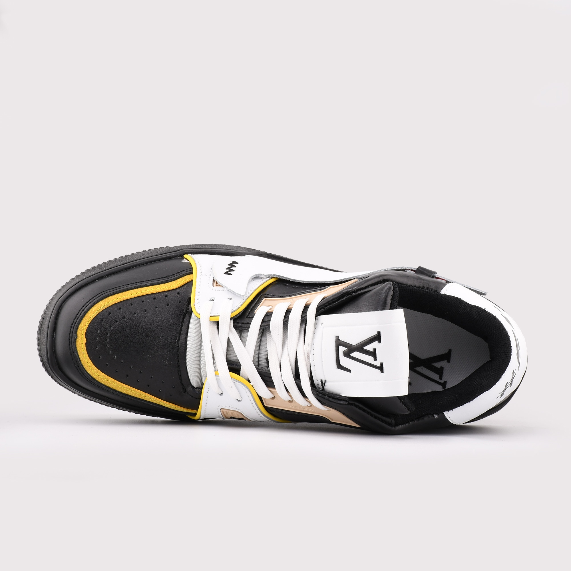 کفش اسنیکر لویی ویتون مدل LV Skate رنگ مشکی و سفید