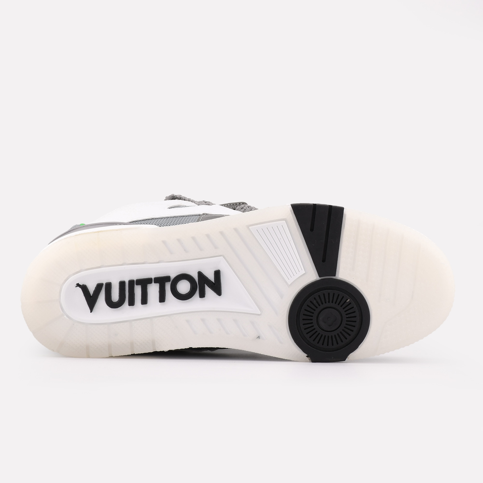 کفش اسنیکر لویی ویتون مدل LV Skate با طرح مونوگرام گل رنگ طوسی