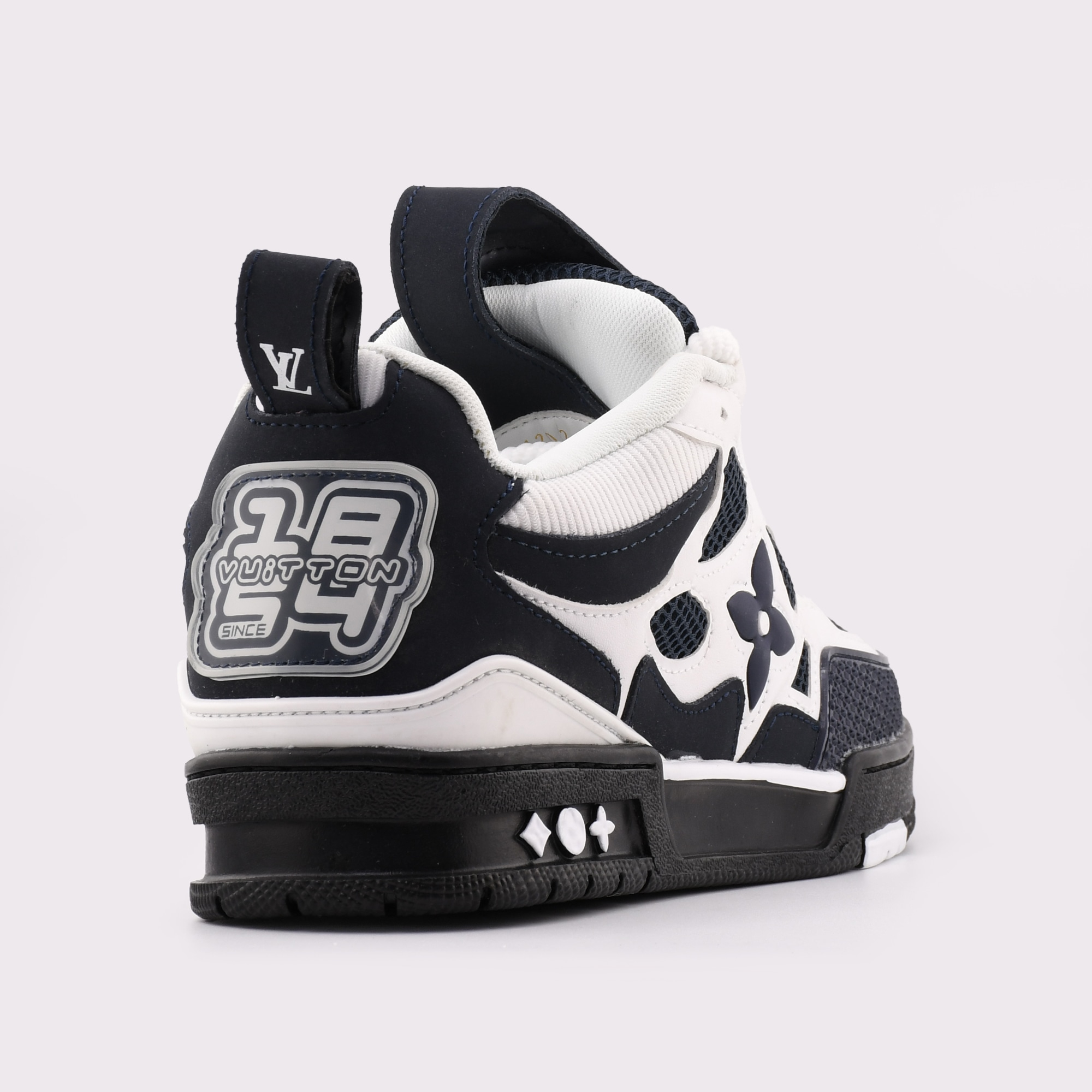 کفش اسنیکر لویی ویتون مدل LV Skate رنگ سرمه ای و سفید