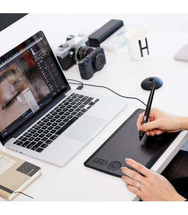 قلم نوری وکام مدل Intuos Pro Small 2017 برند Medium