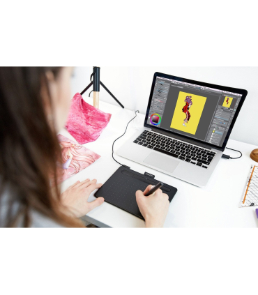 قلم نوری وکام مدل Intuos Small Black برند Medium