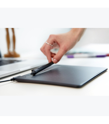 قلم نوری وکام مدل Intuos Small Black برند Medium
